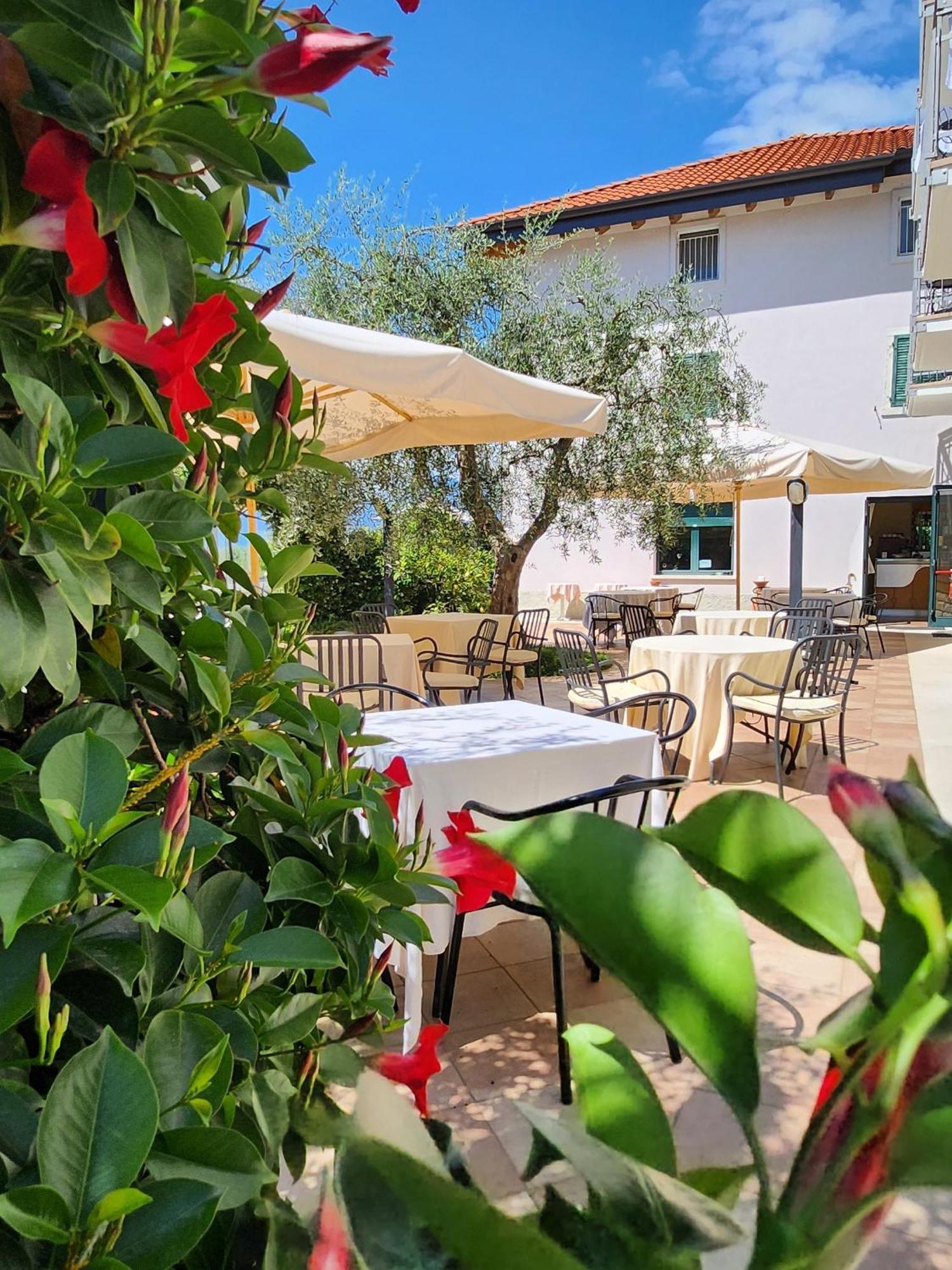 Hotel 2 Palme Torri Del Benaco Luaran gambar